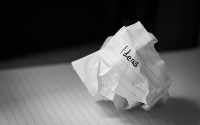 bollo de papel con la palabra idea