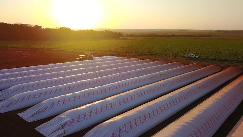 silobolsas en el campo