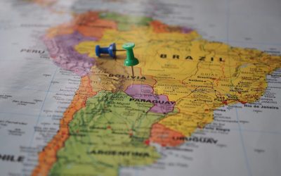 Mapa con pines clavados