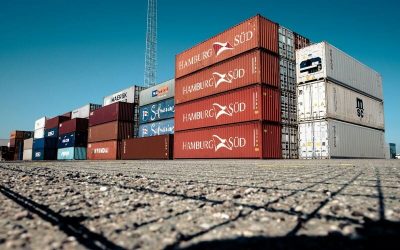 Containers apilados