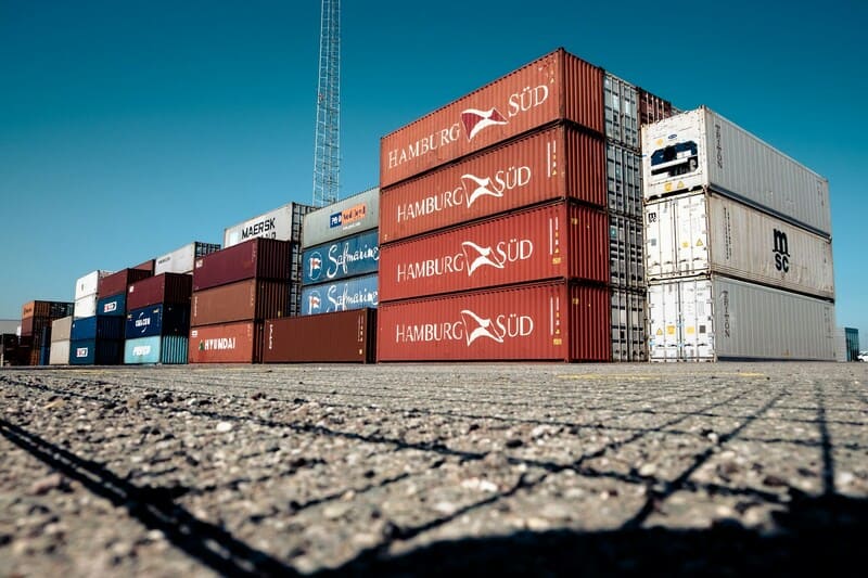 Containers apilados