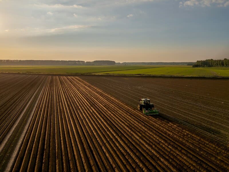 Tractor en el campo