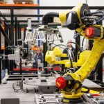 Robot en una fábrica