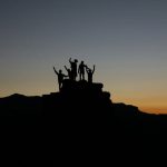 Gente en una montaña