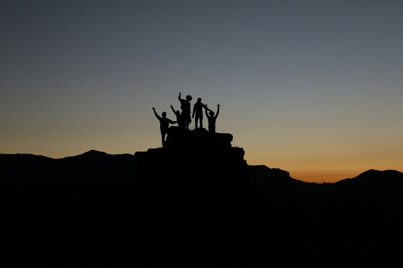 Gente en una montaña